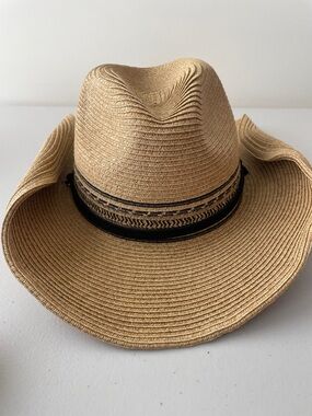 Straw/cowgirl hat